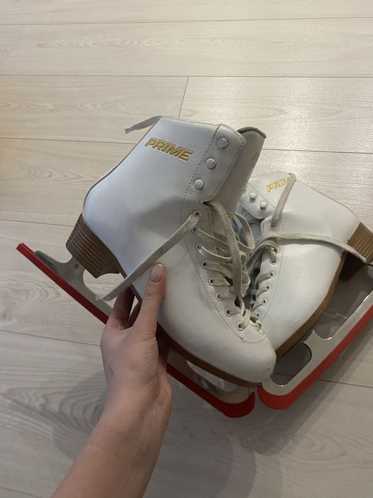 коньки фигурные 40-41 размер