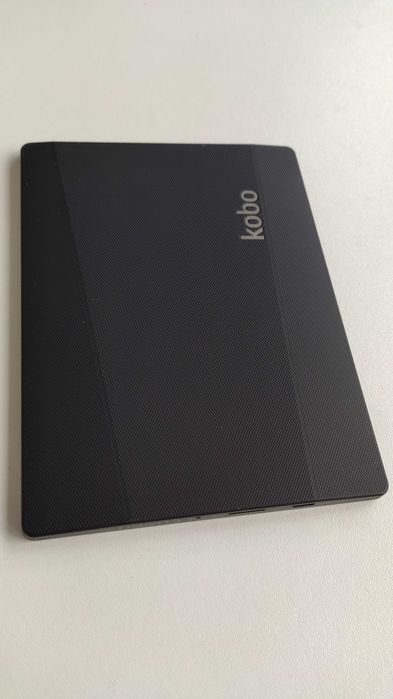 Kobo Aura – електронен четец, 6", подсветка, с калъф, отличен вид