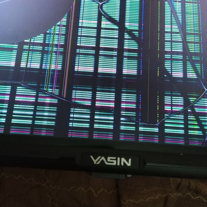 Продам телевизор на запчасти