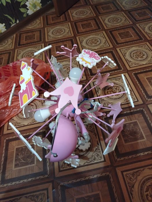 Продам люстру в отличном состояние.