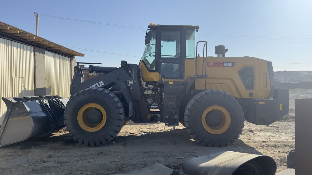 Фронтальный погрузчик SHANTUI 3 куб