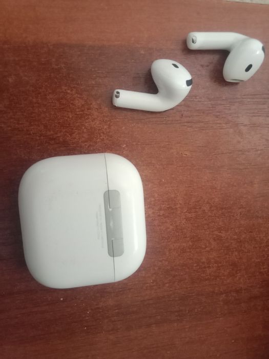 Apple air pods 4
