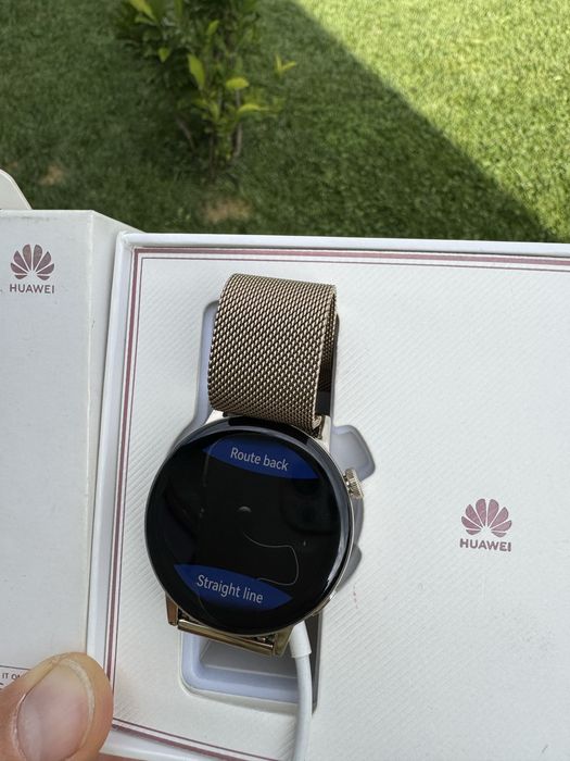Smartwatch HUAWEI GT 3 gold de 42mm impecabil ca nou ORIGINAL, cutia lui cu serie