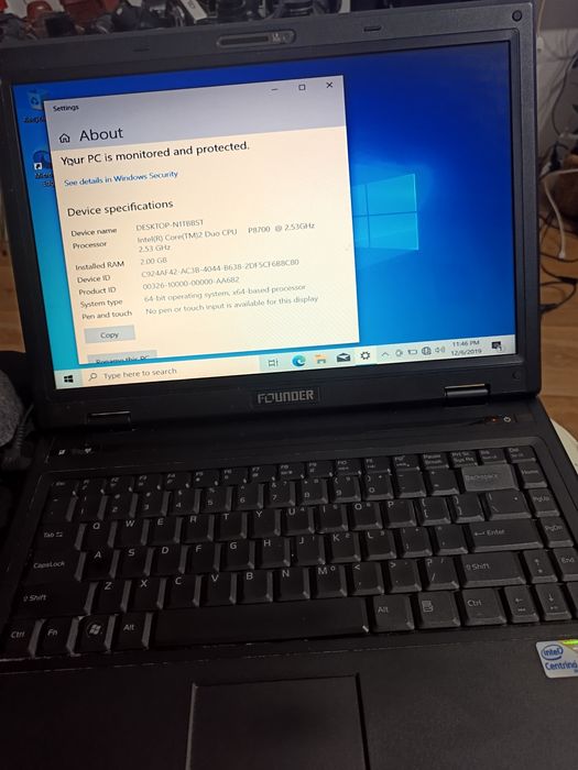 Laptop  founder model rar impecabil