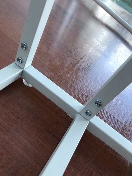 Столик IKEA  ВИТШЕ 18000т