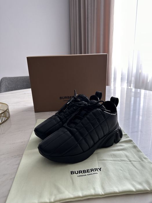 Кожаные кроссовки Burberry 37,5 размер оригинал