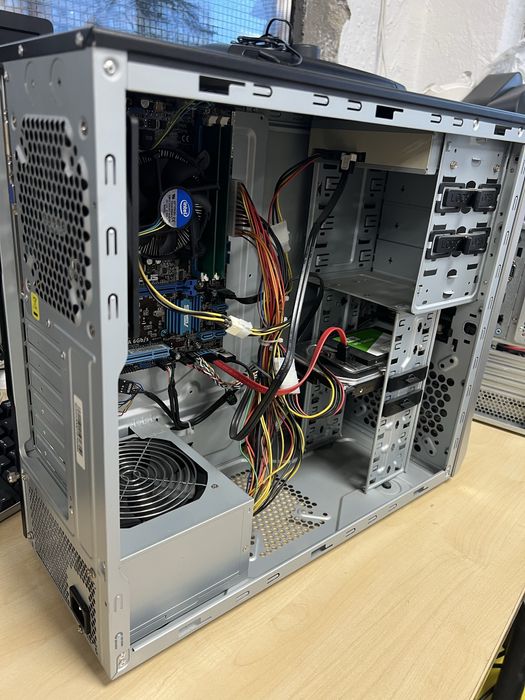 Настолен компютър в отлично състояние