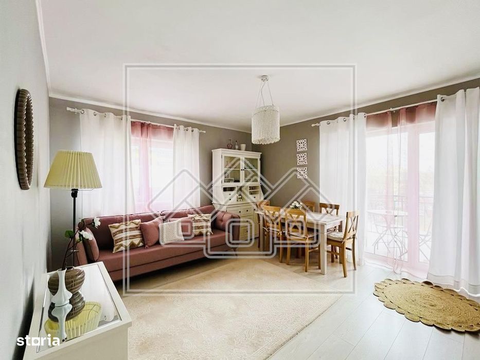 Ap cu 3 camere, 2 bai si balcon, etaj 1\/4, Zona Piata Cluj