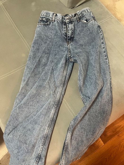 Тъмно сини дънки