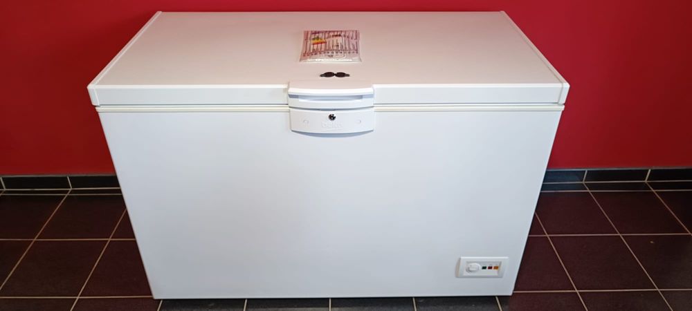 Vând ladă frigorifică Beko 284L