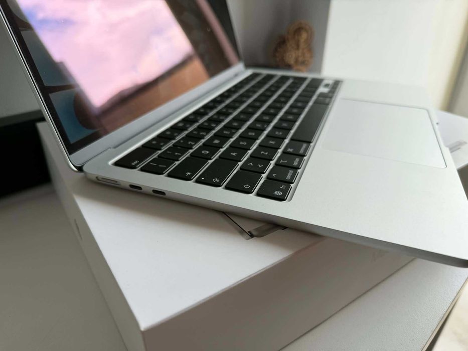 Лаптоп 2025 Apple MacBook Air 13, М4 10GPU/10CPU 24 RAM, 512GB SSD