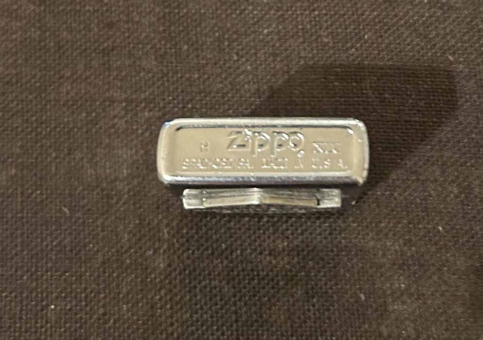 Vând brichetă originală Zippo din 1998
