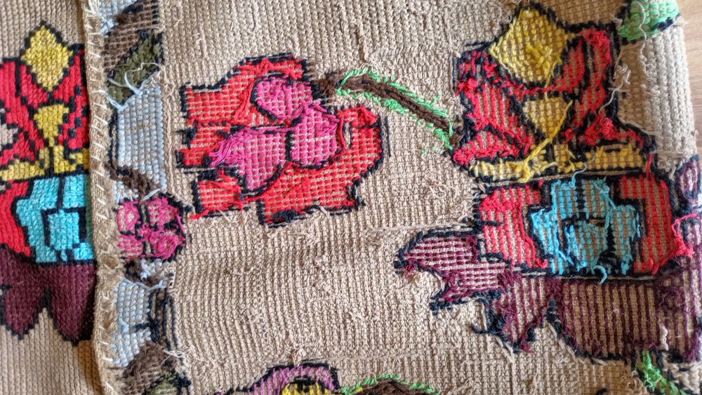 Covoare perete lucrate manual.