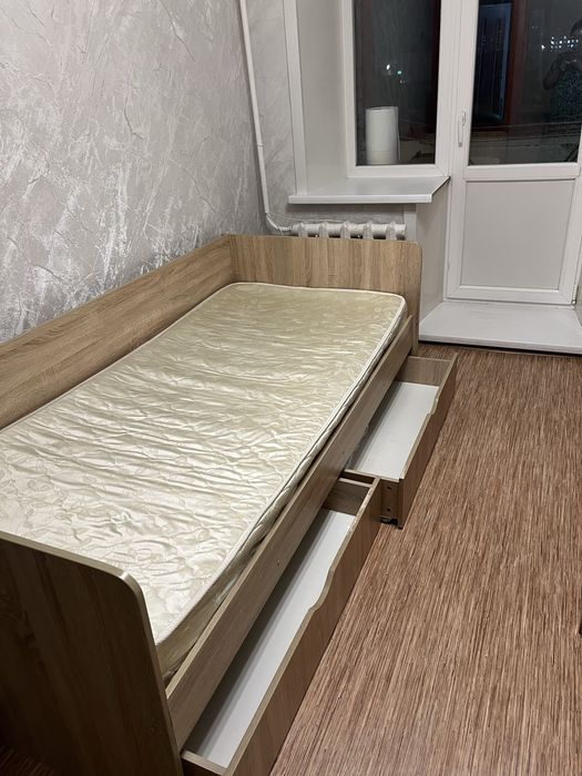 Продам спальный комплект