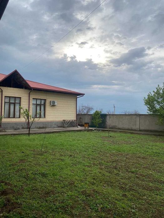 Олмос мах. 7 соток 5 хона ховли сотилади