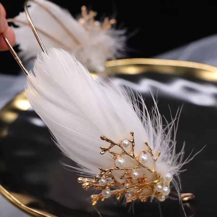 Acxesoriu par - Coronita cu pene si perle