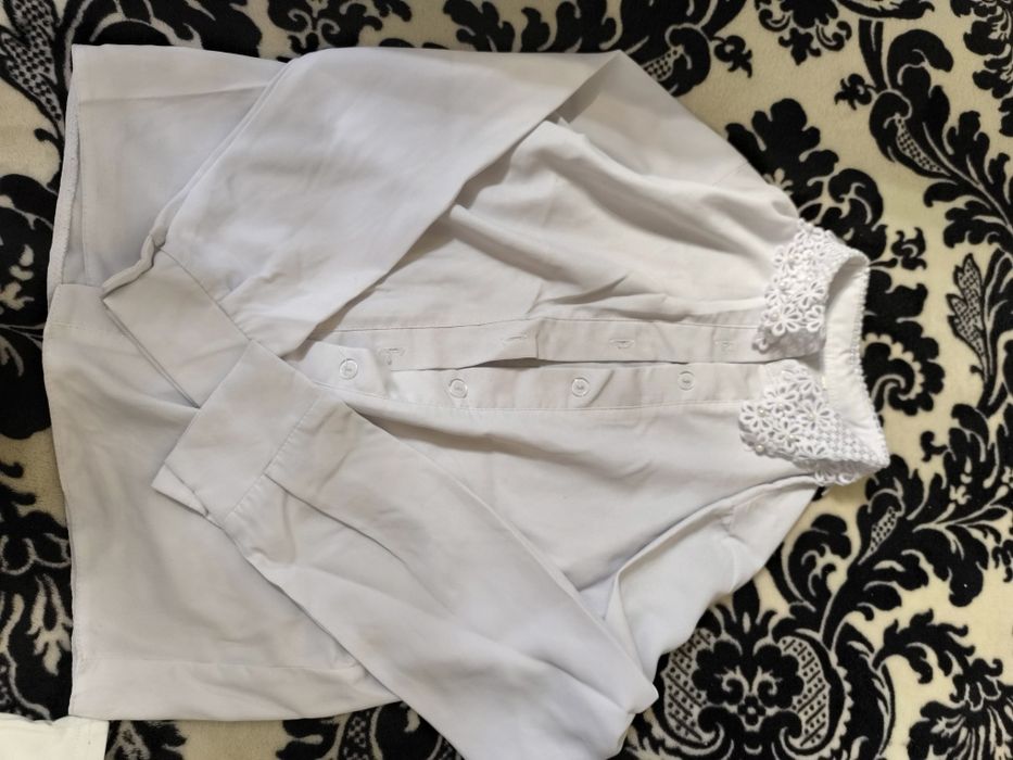 Продам школьные блузки