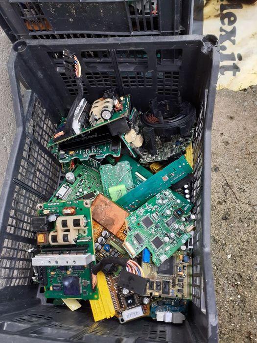 Deșeuri electronice din dezmembrări auto