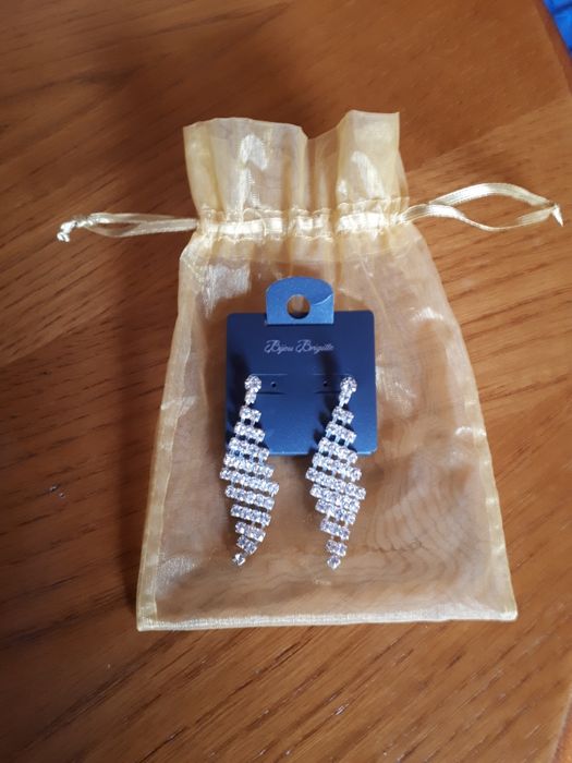 Уникално красиви обеци с камъни-нови