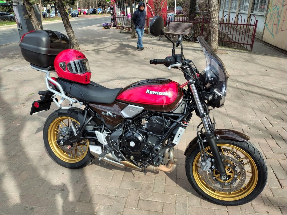 Kawasaki Z 650 RS set complet (side bags, casca, geaca moto) și multiple accesorii