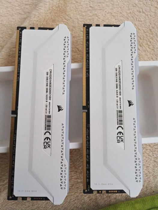 Corsair vengeance RGB ddr4 32gb РАМ/RAM