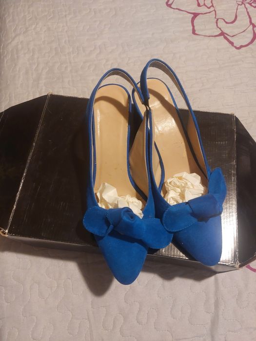 Pantofi eleganti , marimea 37 si Funky Buddha, pt  baie, nou, cu eticheta