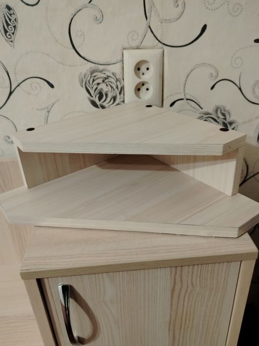 Шкафчик с полочкой