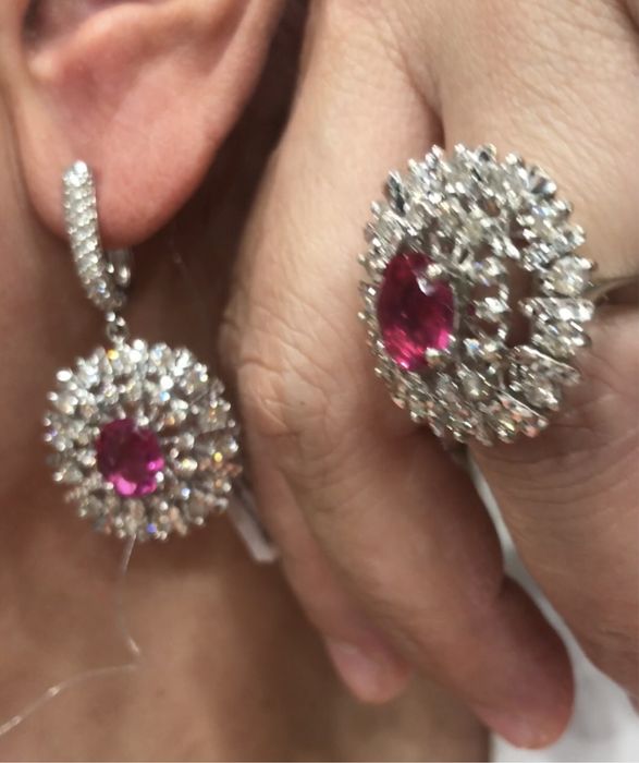 Продам золотые серьги с бриллиантами 750 пробы