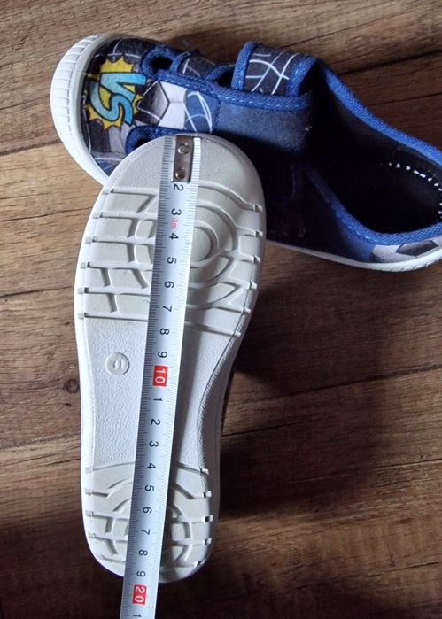 Маратонки джапанки пантофи сандали