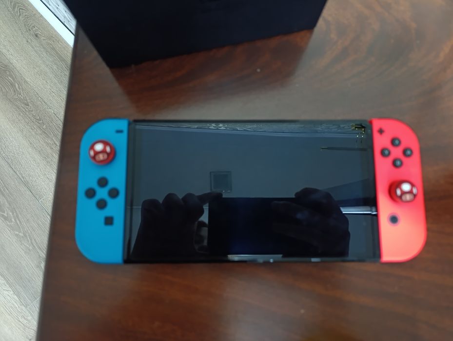 Продам nintendo switch oled
