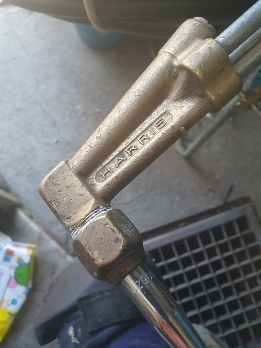 Продавам резак Харис