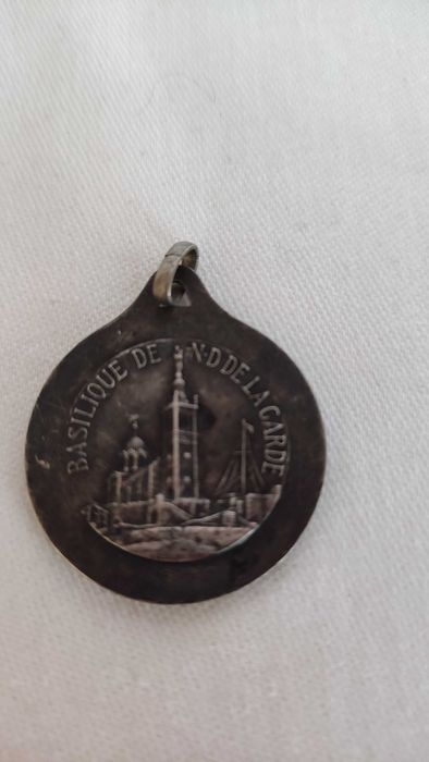 Сребърен медальон с две лица