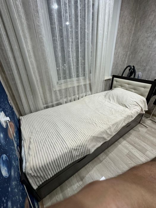 Кровать с матрасом