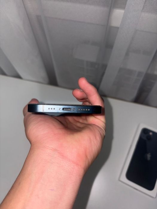 Продам Айфон 13