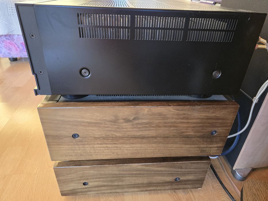 Продавам крайно стъпало Pioneer M-90 и предусилвател Pioneer C-90.