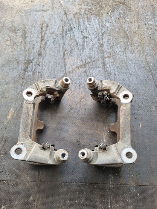 Portetrier suport etrier spate original Audi A4 B8 8K 2008-2012 1.8 tf