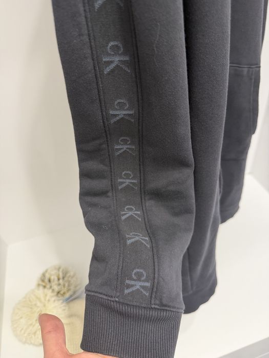 Оригинална рокля на Calvin Klein jeans