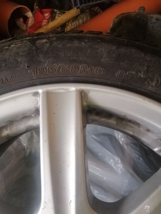 Vând jante R16 Anvelope M+S