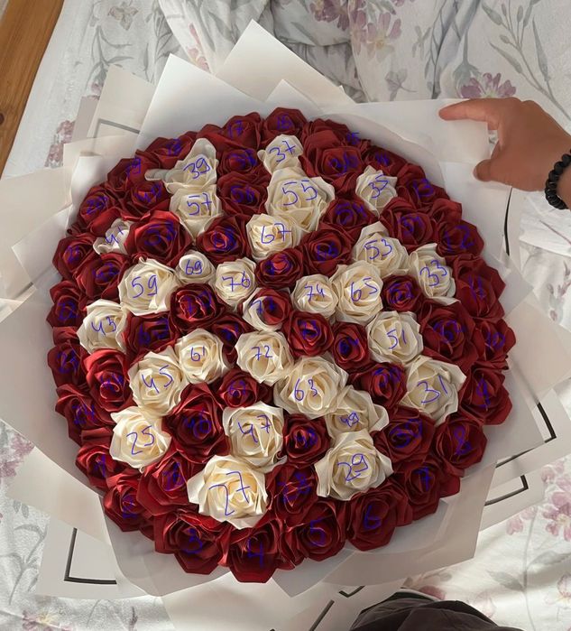 Букет роз из атласной ленты