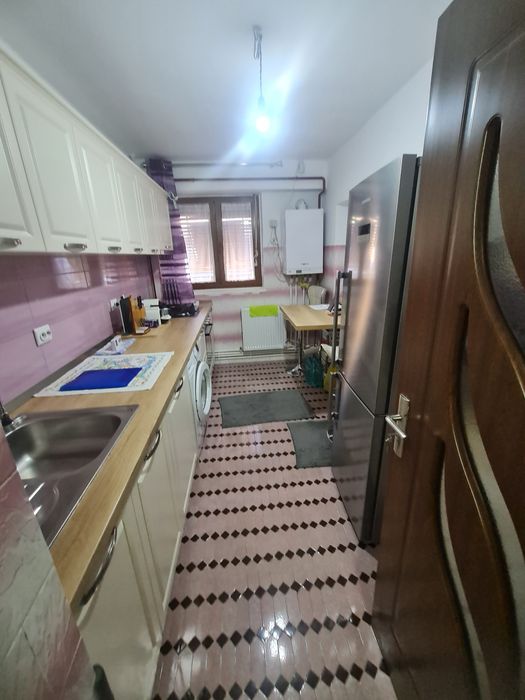 Vind 4camere etaj 1  strada anghel salygni