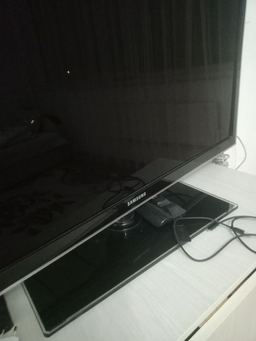 Samsung телевизор новый почти