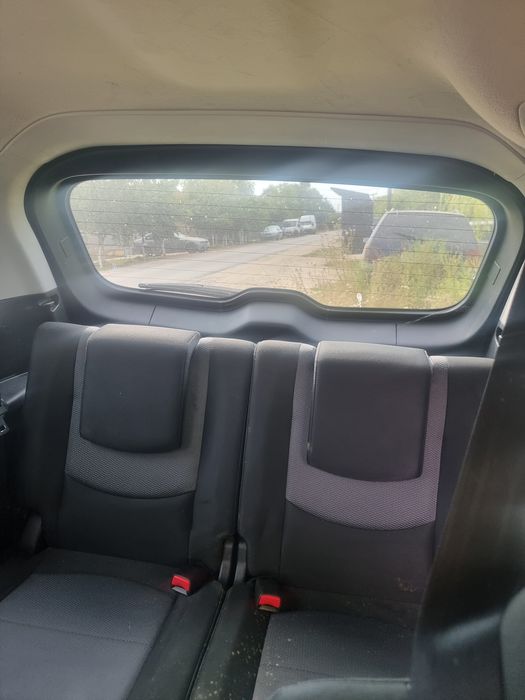 Vând mazda5.  7 locuri
