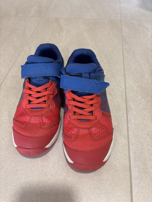 Затворени обувки 36 номер