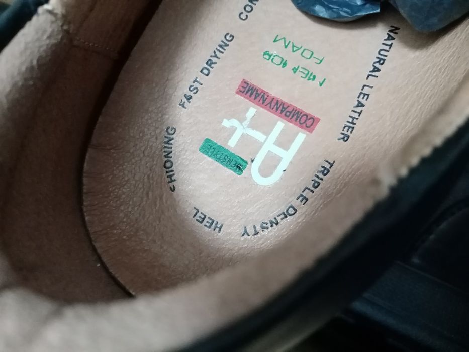 Португальские чёрные туфли