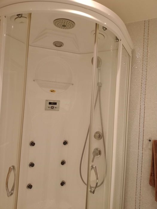 Хидромасажна душ кабина