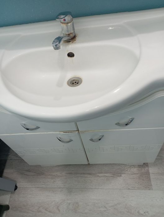 Срочно продам раковину с зеркалом