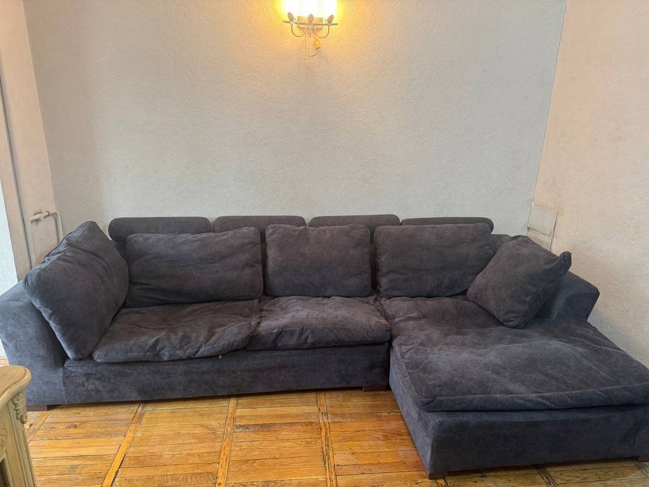 Срочно продаётся диван уголок и кресло