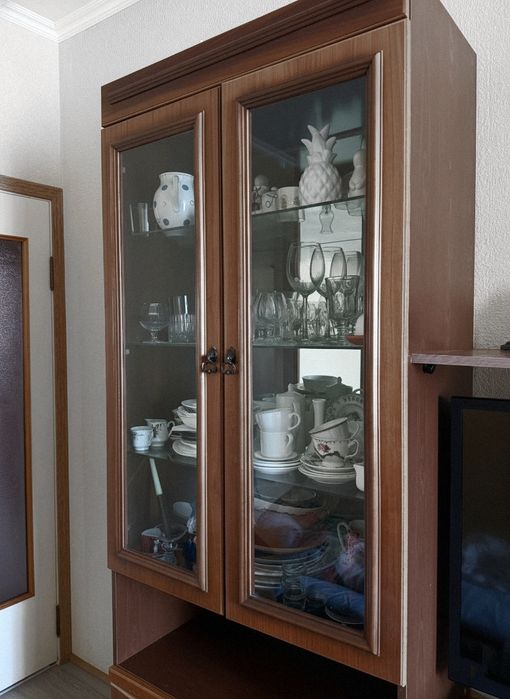 Шкаф для посуды.