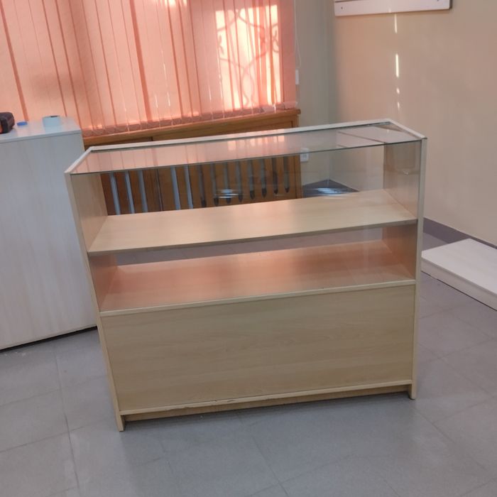 Витрина, кораба,под одежду в хорошем состоянии