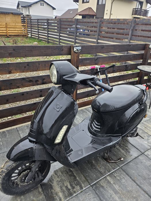 Inchiriere scutere, scooter for rent FOOD DELIVERY